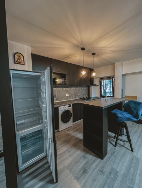 Vitan, garsoniera eleganta 10 min. M Timpuri Noi, DB2007.